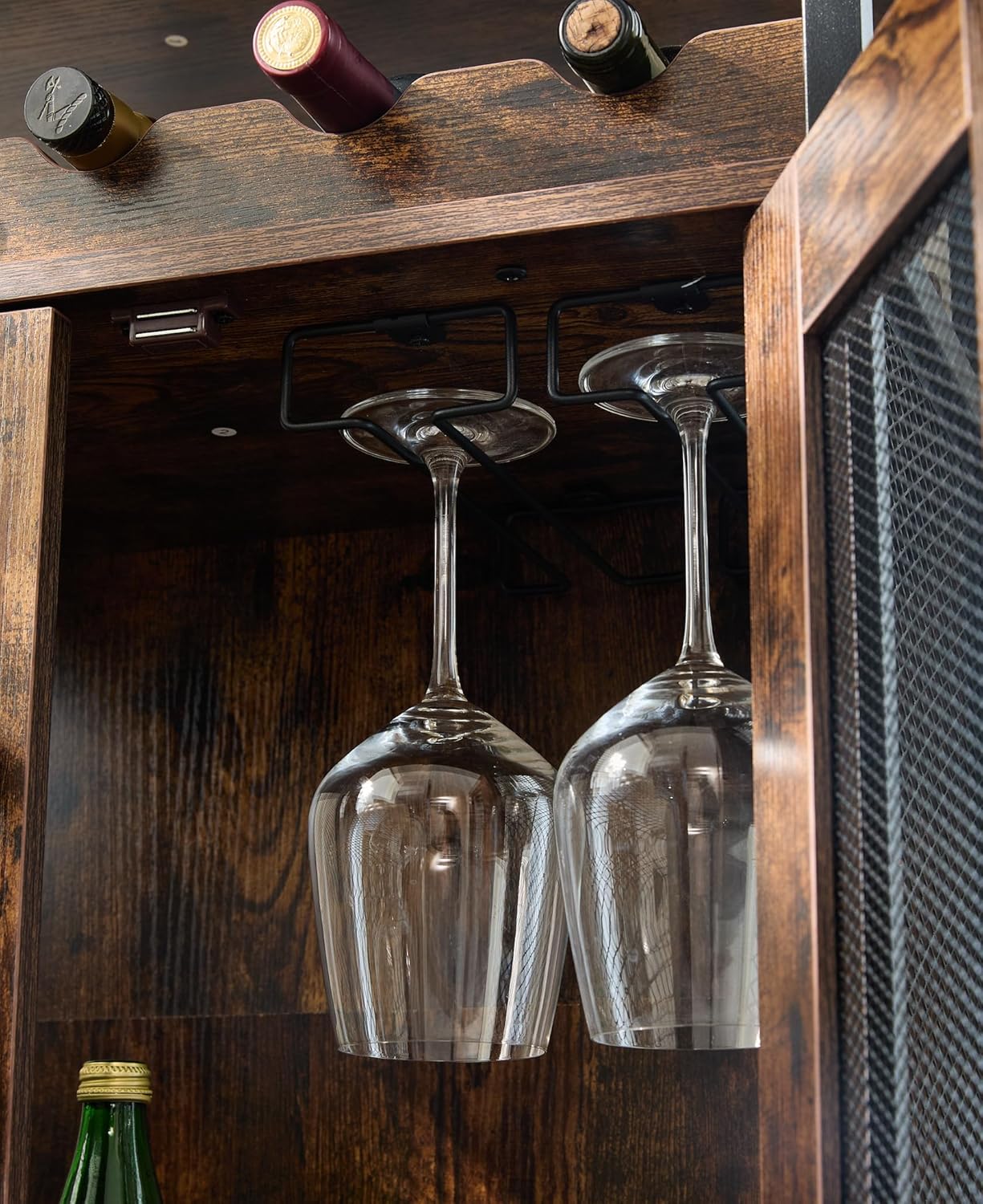 Gabinete Bar Compacto con Estantes, Soporte para Botellas y Copas, y Mesa Auxiliar