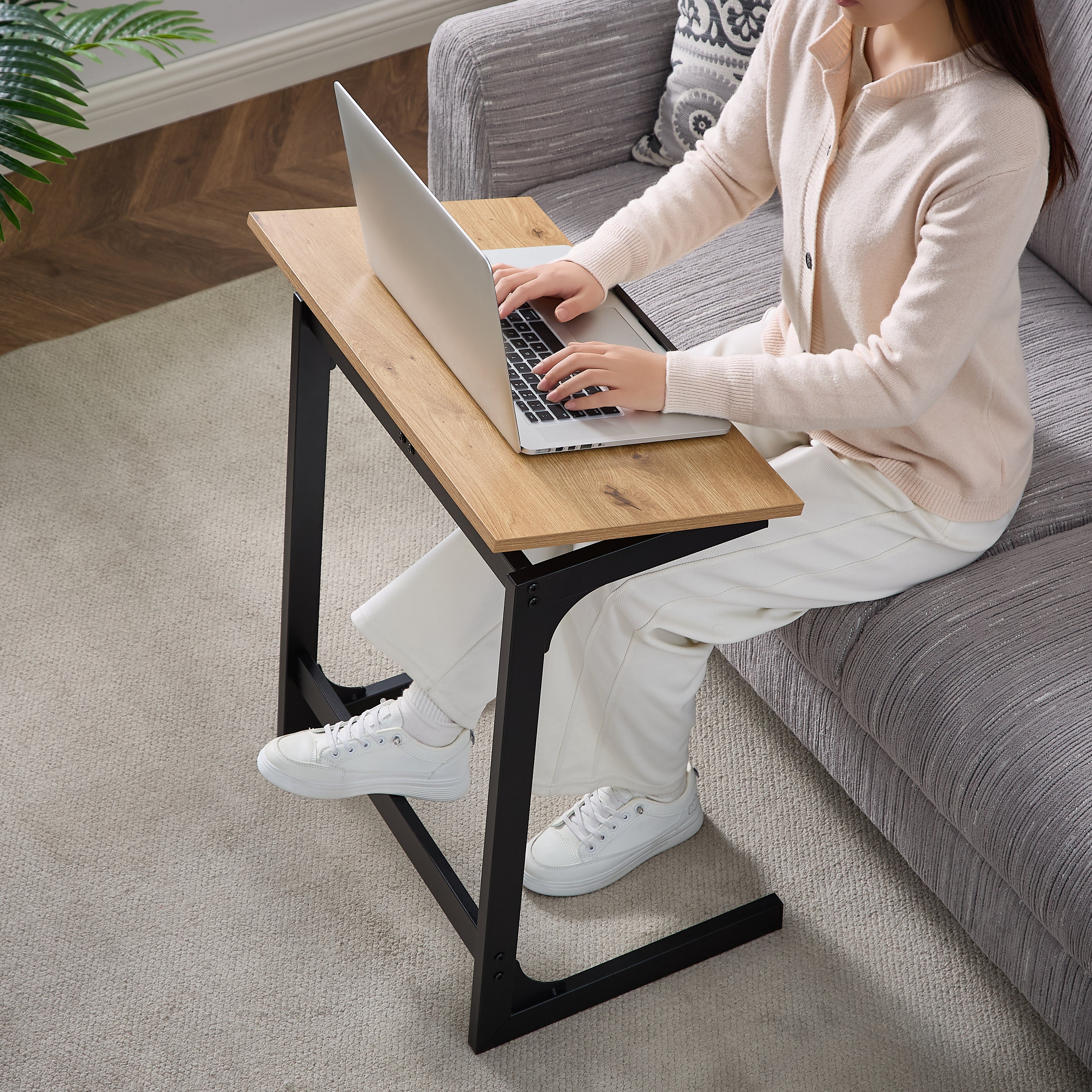 Mesa Auxiliar Tipo C con Tablero Inclinado – Ideal para Laptop, Lectura o Café en Sofá o Cama