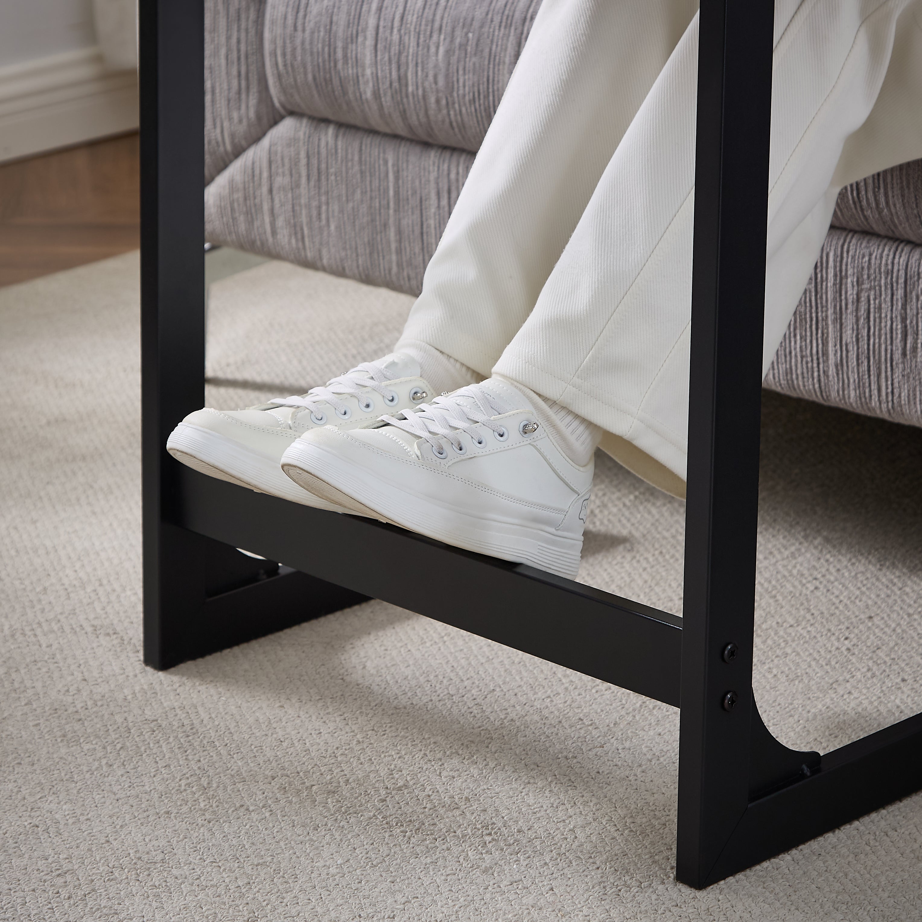 Mesa Auxiliar Tipo C con Tablero Inclinado – Ideal para Laptop, Lectura o Café en Sofá o Cama