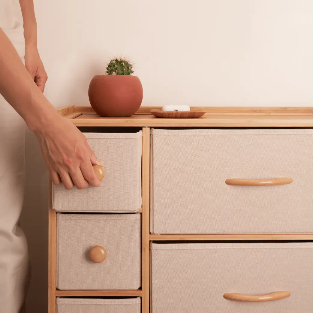 Cómoda bambú de 7 cajones almacenamiento para hogar y oficina, organizador cajonera de estructura bambú y cajones de tela lino poliéster y tela no tejida MU:4LIFE