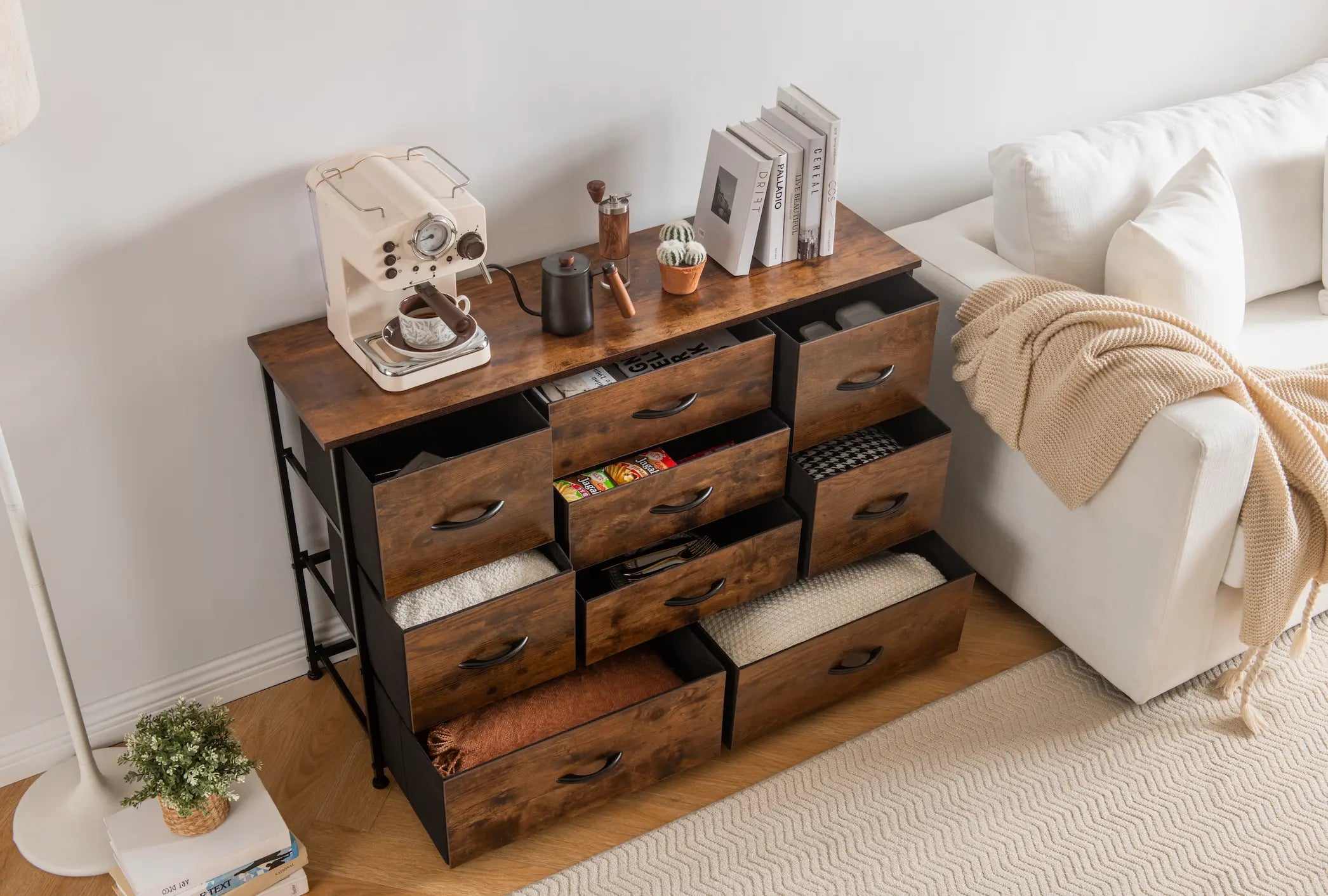 Cómoda Ancha de 9 Cajones Atigrada para Almacenamiento en Hogar y Oficina, con Estructura de Metal, Tabla de MDF y Cajones de Tela No Tejida con Cubiertas de MDF MU:4LIFE